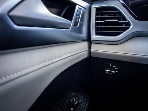 New 2026 Volkswagen Taos SE FWD image 31