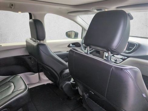 Used 2022 Chrysler Pacifica Limited image 22