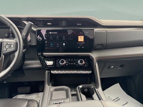 Used 2025 GMC Sierra 2500 AT4 image 12