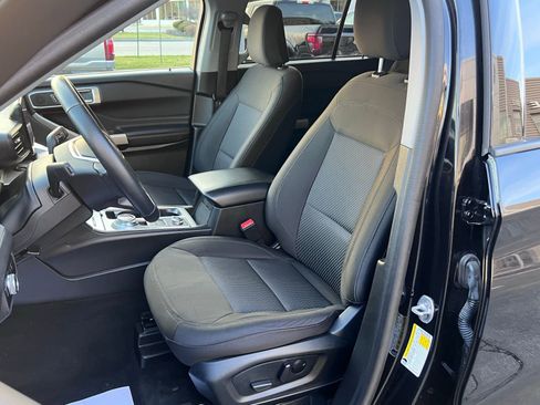Used 2023 Ford Explorer XLT AWD/4WD image 9