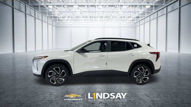 Used 2024 Chevrolet Trax RS w/ Sunroof Package FWD image 5