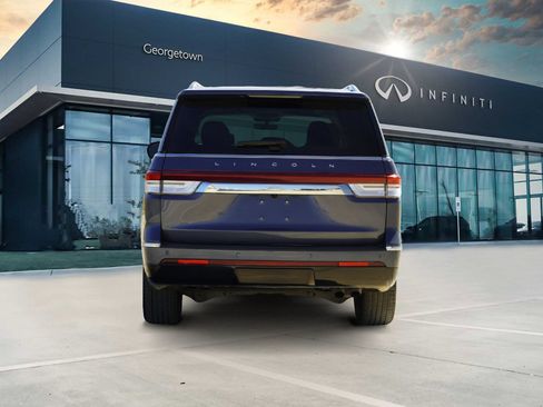 Used 2023 Lincoln Navigator Reserve image 6