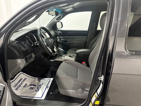 Used 2015 Toyota Tacoma SR5 w/ SR5 Package image 15