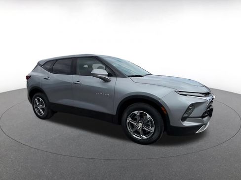 Used 2026 Chevrolet Blazer LT FWD image 2