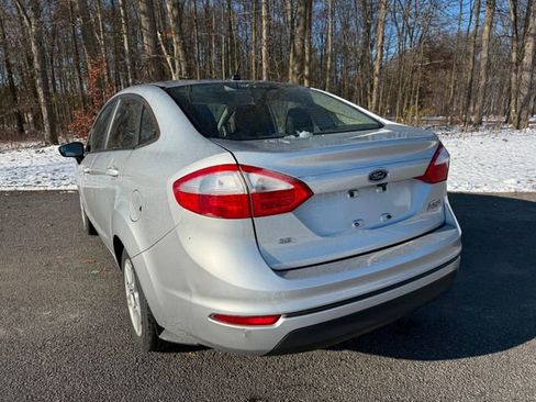 Used 2019 Ford Fiesta SE image 3