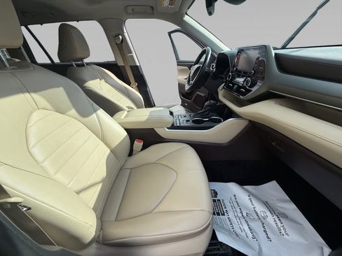 Used 2022 Toyota Highlander XLE image 15