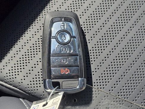 Used 2025 Lincoln Nautilus Reserve image 31