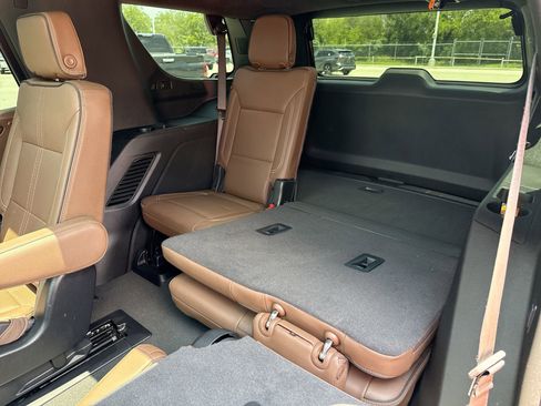 Used 2025 Chevrolet Tahoe High Country AWD/4WD image 25