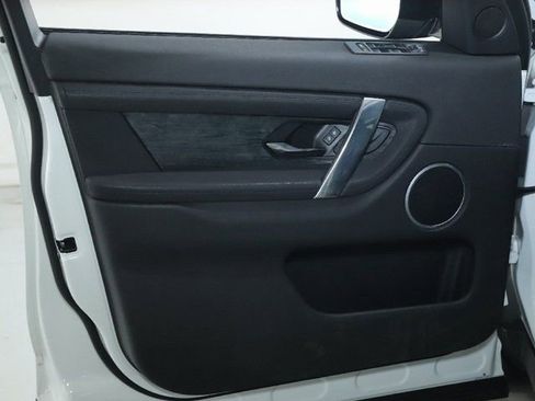 Used 2023 Land Rover Discovery Sport S image 32