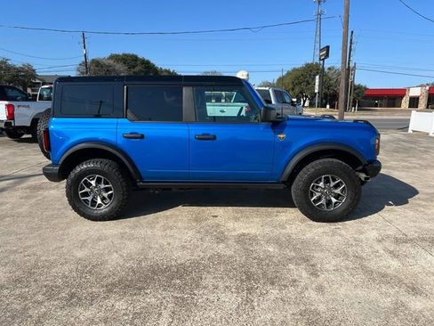 Used 2024 Ford Bronco Badlands image 2