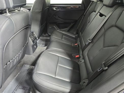 Certified 2025 Porsche Macan image 24