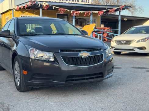 Used 2014 Chevrolet Cruze LS image 2