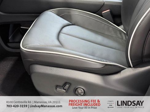 New 2026 Chrysler Pacifica Limited w/ S Appearance Package AWD/4WD image 20