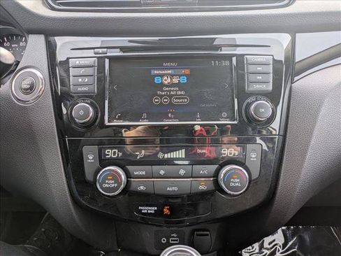 Used 2021 Nissan Rogue Sport SV w/ Technology Package image 14