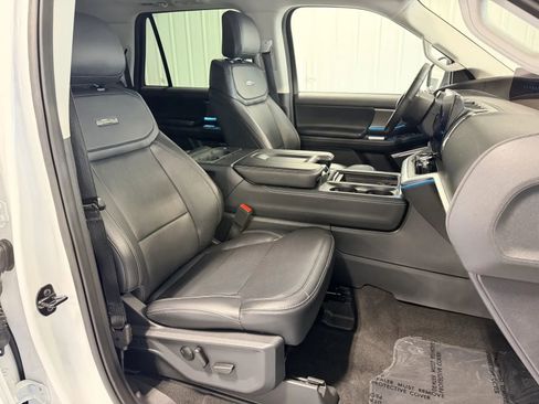 Used 2025 Ford Expedition Max Platinum AWD/4WD image 29