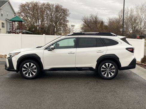 Used 2023 Subaru Outback Touring XT image 3