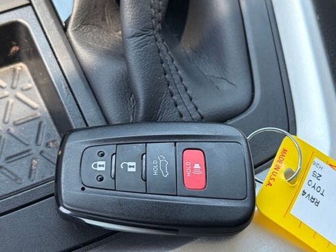 Used 2025 Toyota RAV4 XLE w/ Convenience Package FWD image 15