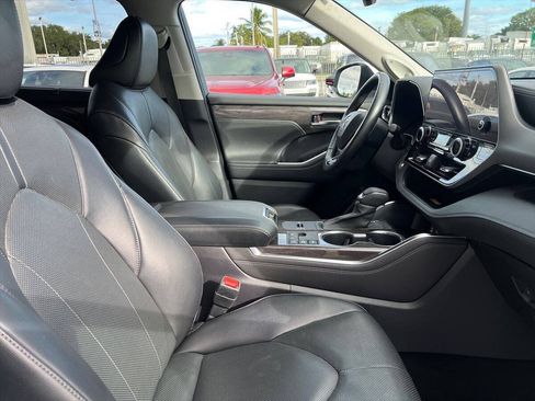 Used 2023 Toyota Highlander Limited AWD/4WD image 8