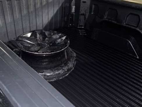 Used 2021 Chevrolet Silverado 1500 RST image 9