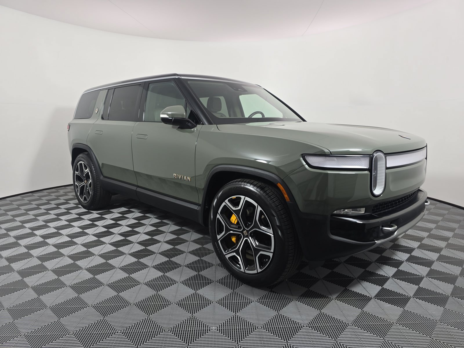 Used 2023 Rivian R1S Launch Edition Quad AWD/4WD image 7