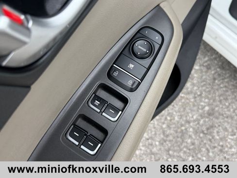 Used 2018 Kia Optima LX w/ 17" Alloy Wheels Package FWD image 11