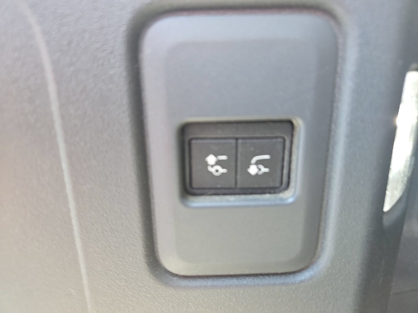 Used 2022 Land Rover Defender 110 SE AWD/4WD image 9