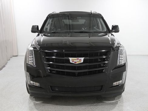 Used 2019 Cadillac Escalade ESV Luxury w/ Escalade Sport Edition image 2