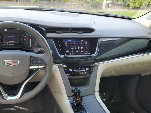 Used 2020 Cadillac XT6 Premium Luxury FWD image 19