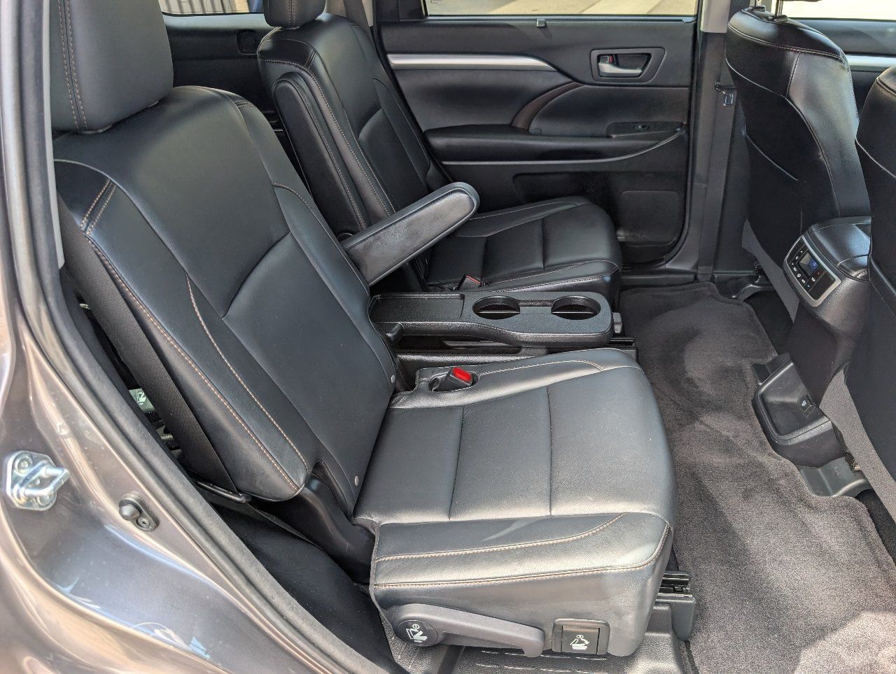 Used 2015 Toyota Highlander XLE AWD/4WD image 5