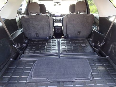 Used 2020 Ford Explorer XLT w/ Comfort Package AWD/4WD image 9