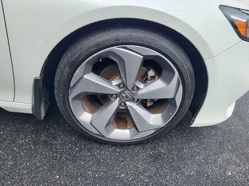 Used 2018 Honda Accord Touring image 6