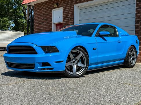 Used 2013 Ford Mustang GT RWD image 2