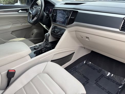 Used 2021 Volkswagen Atlas SEL Premium image 11