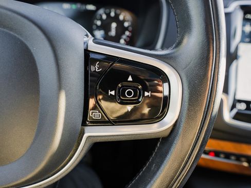 Used 2022 Volvo XC90 T6 Momentum w/ Climate Package image 29