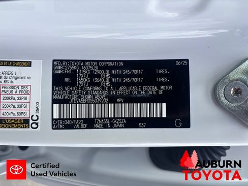 Certified 2025 Toyota 4Runner SR5 AWD/4WD image 28