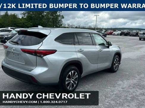 Used 2021 Toyota Highlander XLE AWD/4WD image 3