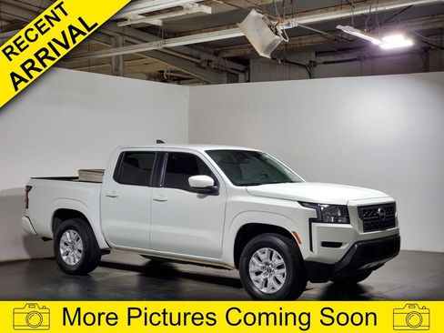Used 2022 Nissan Frontier SV image 1