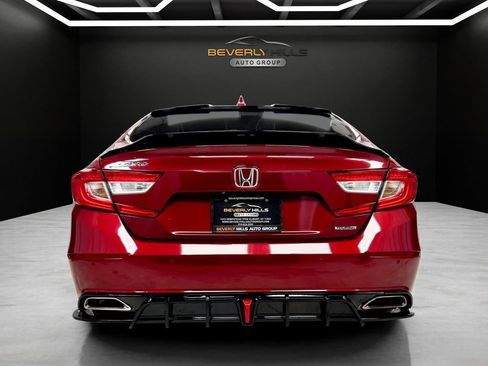 Used 2018 Honda Accord Touring image 4