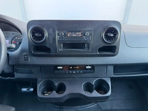Used 2021 Mercedes-Benz Sprinter 2500 image 13