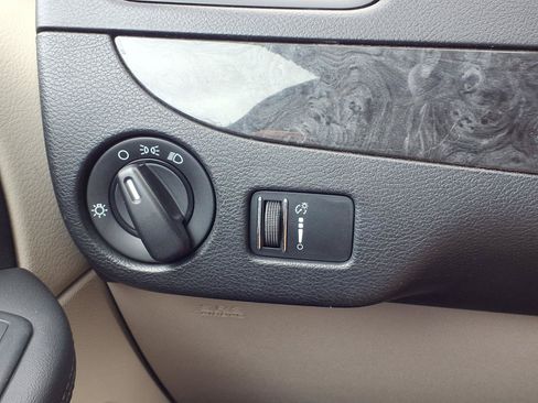 Used 2013 Dodge Grand Caravan SE FWD image 18