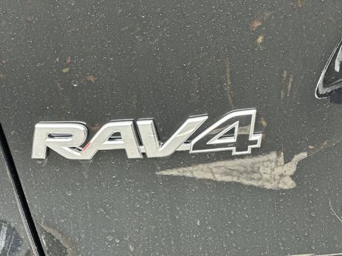 Used 2025 Toyota RAV4 XLE image 25
