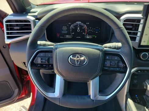 Used 2025 Toyota Sequoia Platinum AWD/4WD image 31