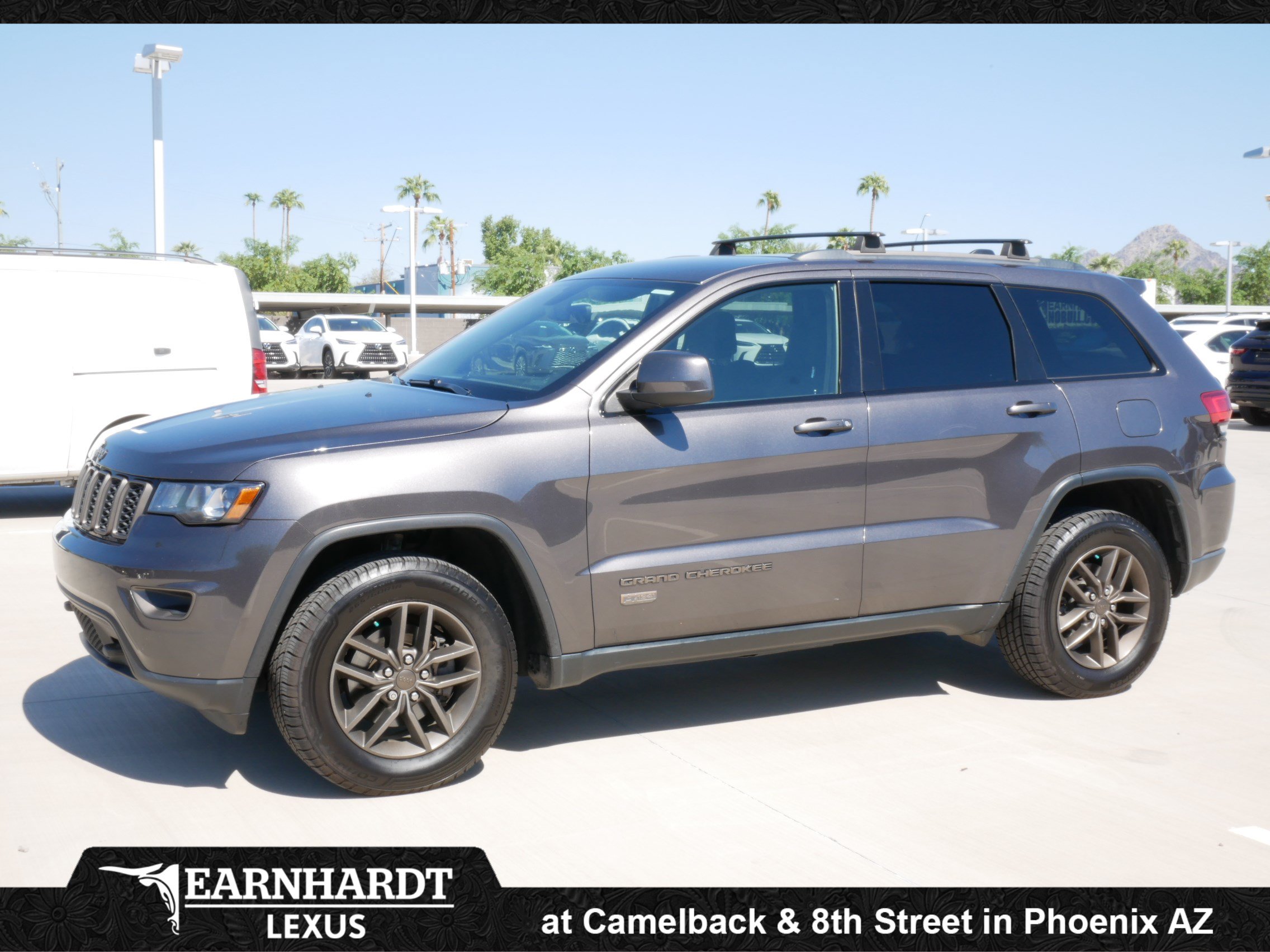 Used 2017 Jeep Grand Cherokee Laredo AWD/4WD image 1