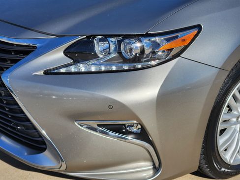 Used 2017 Lexus ES 350 350 Premium Package image 6