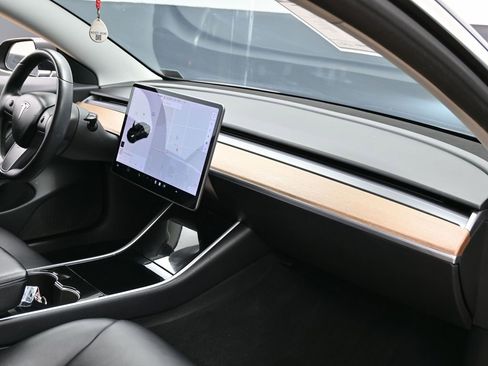 Used 2018 Tesla Model 3 Long Range RWD image 37