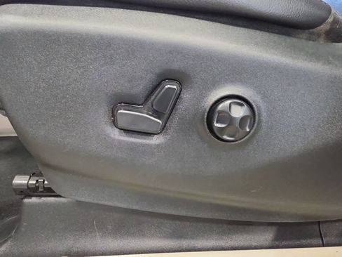 Used 2017 Chrysler Pacifica Touring-L FWD image 14