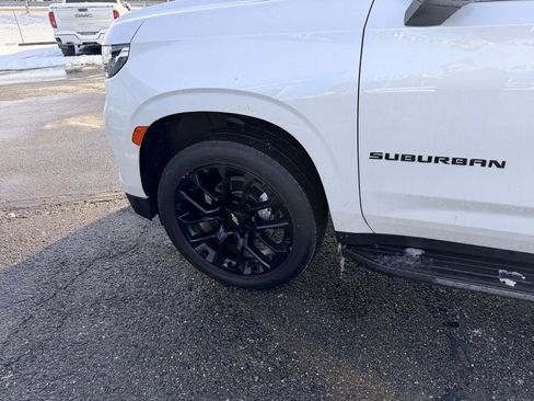 Used 2023 Chevrolet Suburban LT w/ Luxury Package image 11