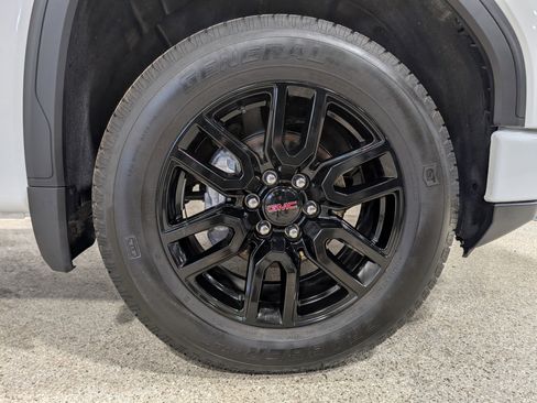 Used 2025 GMC Sierra 1500 Elevation image 12