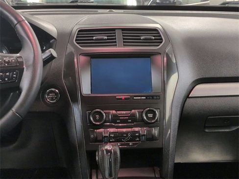 Used 2018 Ford Explorer XLT w/ Equipment Group 201A image 27