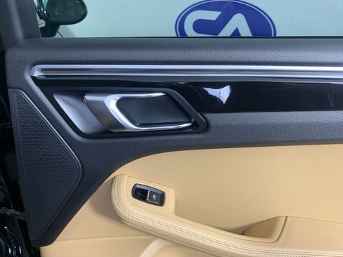 Used 2018 Porsche Macan image 39